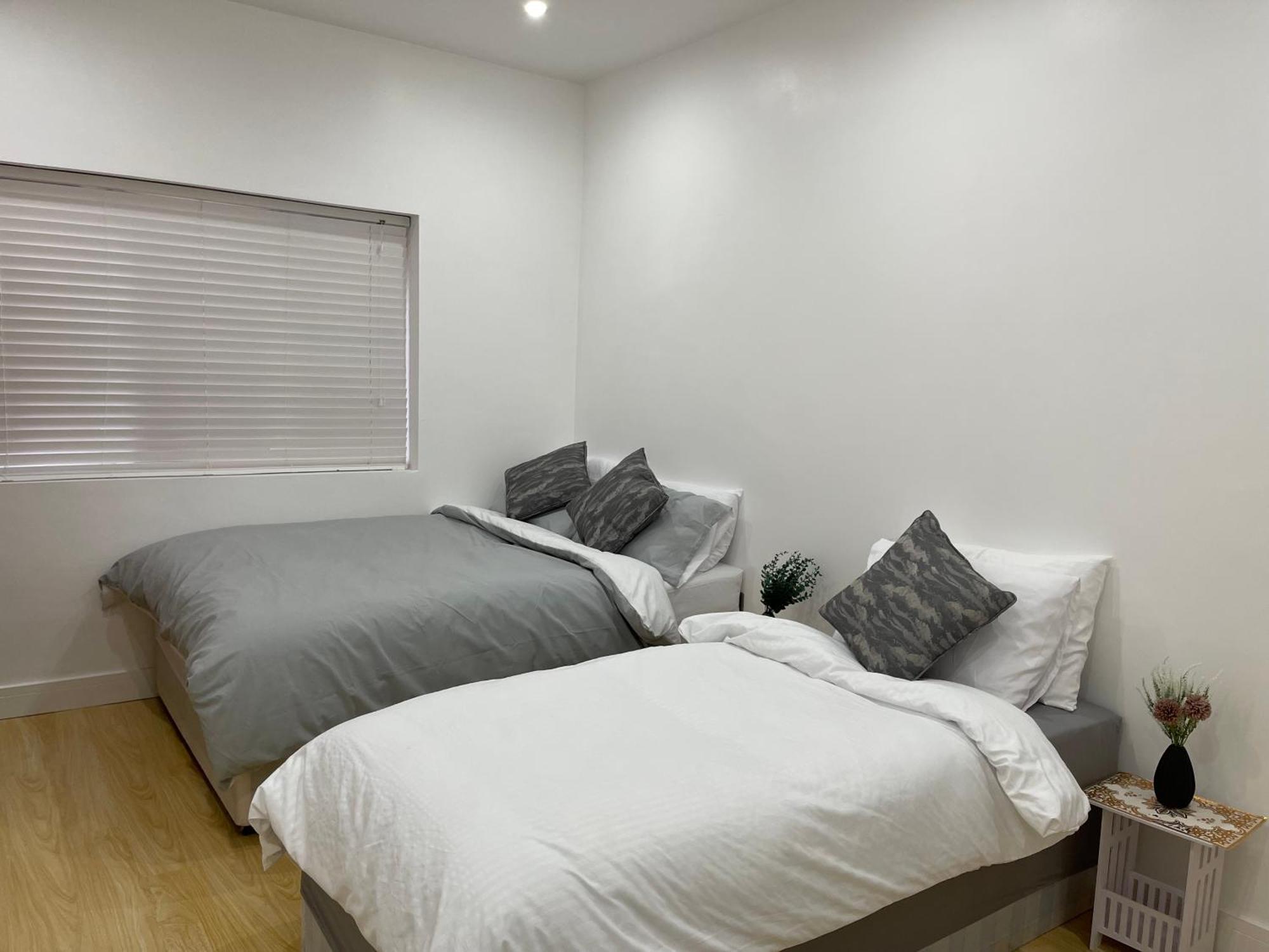 Lonsdale Place Pensiune *